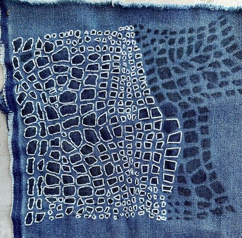 Denim Fabric Manipulate, Denim Manipulated, Escape Halloween, Jean Ideas, Creative Fabric, Textiles Sketchbook, Embroidery Product, Denim Tie, Textures Fashion