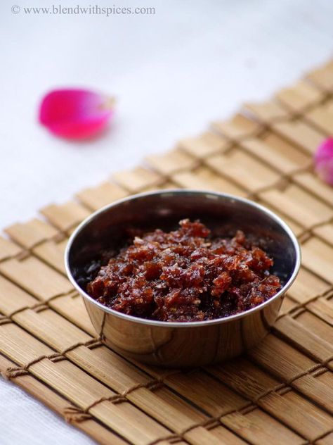 Gulkand Recipe Gulkand Recipe, South Indian Chutney Recipes, East Indian Food, Indian Chutney Recipes, Rose Petal Jam, Lassi Recipes, Indian Rose, Clam Recipes, Recipes Indian