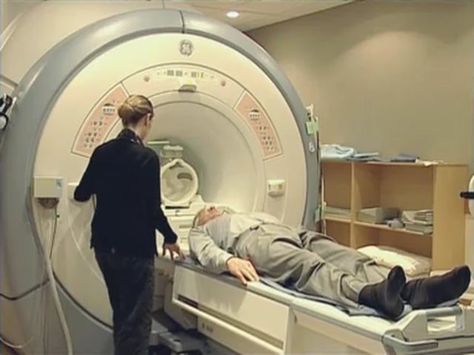 So how does MRI work? - VIDEO. Dr Richard Watts from the Department of Physics and Astronomy at the University of Canterbury talks about how an MRI (magnetic resonance imaging) machine works. An MRI machine uses a combination of magnetic fields and radio waves to look at the hydrogen atoms in our bodies. The magnetic field causes the hydrogen atoms to act like small magnets and then radio waves are sent in, which bounce back, giving us a signal we can measure. Mri Machine, Machine Image, Hydrogen Atom, Mri Scan, Magnetic Resonance Imaging, Nurses Station, Ms Awareness, Magnetic Resonance, Radiology