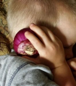 Ease your childs ear ache with thsi simple and effective remedies using onions. Or Try the warming salt sock to relive pain and make some gentle ear oil for infections . Click the link in this pin to learn how. Child safe Natural Remedies for coughs, ear aches and fever – #herbalremediesforkids #homeremedies #childsafeherbs #safeherbsforchildren #herbalmedicine #naturalhealing #earinfection #naturalremedies Ear Ache, Home Remedy For Cough, Cold Sores Remedies, Natural Sleep Remedies, Natural Cold Remedies, Cold Home Remedies, Natural Cough Remedies, Health Planner, Cough Remedies