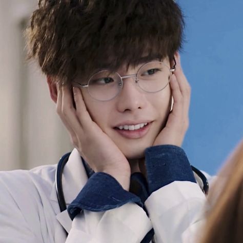 Doctor Stranger Kdrama, Doctor Kdrama, Lee Jong Suk Doctor Stranger, Sibling Things, Lee Jong Suk Cute, Lee Jongsuk, Lee Jung Suk, Doctor Stranger, Couples Hugging