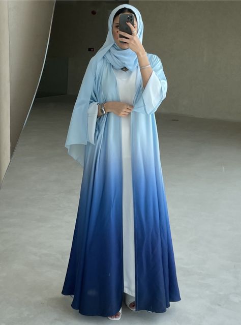 Evening Abaya, Traditional Wedding Outfits, Blue Abaya, Abaya Designs Latest, Islamic Fashion Dresses, Estilo Hijab, Blouse Casual Fashion, Hijabi Fashion Casual, Mode Abaya