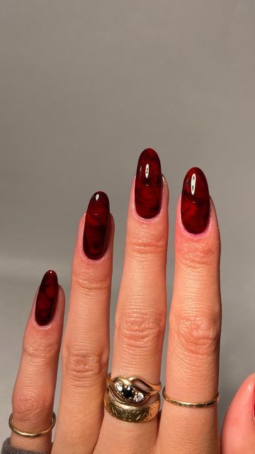 Fall Nails Cherry Red, Fall Nail Inspo Burgundy, Jelly Nails Fall, Dark Red Marble Nails, Nails October 2024, Marble Red Nails, Moody Fall Nails, Autumn 2024 Nails, Nails Autumn 2024