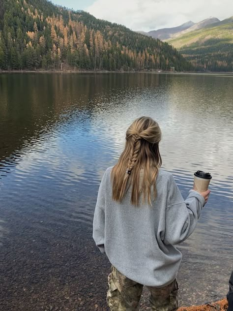 Trail Pictures Instagram, Mountain Aesthetic Pictures, Norway Photo Ideas, Living In Norway, Granola Girl Lifestyle, Fall Hairstyles 2023, Up North Aesthetic, Granola Hairstyles, Granola Girl Hairstyles