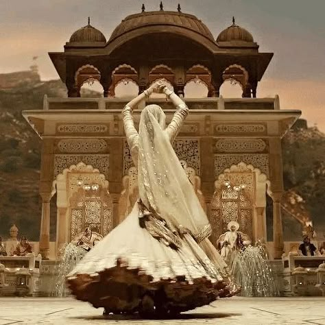 Royal Gif, Aesthetic Royal, Bajirao Mastani, South Asian Aesthetic, Royal Indian, Desi Love, Sanjay Leela Bhansali, Indian Princess, Royalty Aesthetic