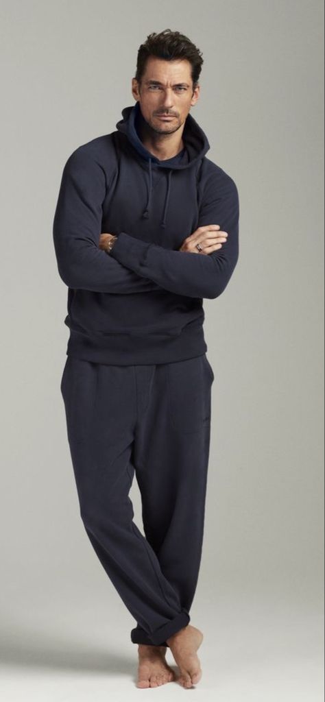 Mens Loungewear Fashion, Loungewear Photography, Home Style Outfit, David Gandy Style, Casual Home Outfits, Loungewear Aesthetic, Mens Leisure Wear, Lounge Wear Men, Men Loungewear