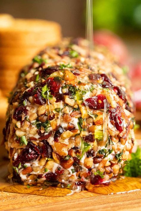 An easy, impressive appetizer with butter-toasted pecans, fresh herbs and dried fruit, this Butter Pecan Goat Cheese Log is crazy delicious! #easyappetizer, #goatcheeselog, #goatcheeseappetizer Cheese Log Recipes, Goat Cheese Log, Goat Cheese Appetizer, Impressive Appetizers, Cheese Log, Food Boards, Goat Cheese Recipes, Party Appetizer, Thanksgiving Appetizers