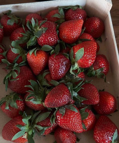 Danish Girl Aesthetic, Summer Baking Recipes, Kylie Francis, Summer Baking, Fruit Art, Food Diary, Summer Picnic, Pretty Food, Creative Food