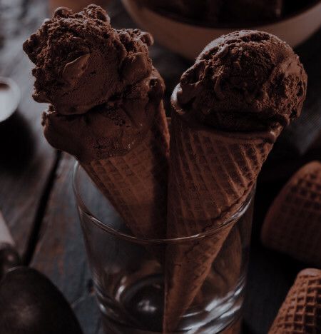 Chocolate Ice Cream Aesthetic, Comforting Aesthetic, Chocolate Ice Cream Cone, Dark Chocolate Ice Cream, Brown Food, Cupcake Recipes Chocolate, Cold Treats, Cream Aesthetic, Ice Cream Cones