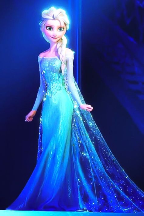 Dreamworks Aesthetic, Elsa Frozen Pictures, Elsa Aesthetic, Tags Frozen, Frozen Elsa Dress, Frozen Wallpaper, Disney Frozen Elsa Art, Elsa Costume, Frozen Pictures