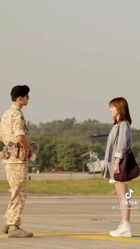 Song Joongki Song Hye Kyo, Song Hye Kyo Descendants Of The Sun, In The Stars Song, Dots Kdrama, Descendant Of The Sun, Goblin Korean Drama, Song Joongki, Drama Gif, Korean Drama Stars