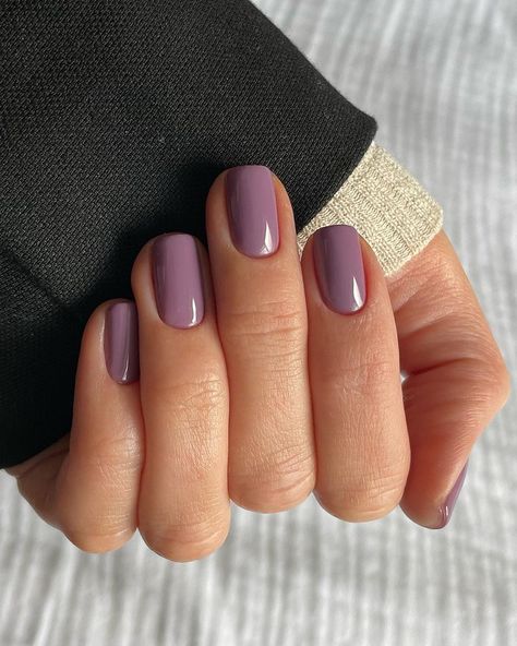 30 Purple Nails You'll Want to Try Nails For Europe, Manikur Kuku, Nails Dip, Short Gel Nails, Simple Gel Nails, Minimal Nails, Casual Nails, Wedding 2025, Cute Gel Nails