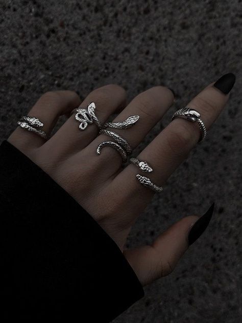 Slytherin Ring Aesthetic, Slytherin Jewelry Aesthetic, Slytherin Princess Aesthetic, Snake Jewelry Aesthetic, Draco Malfoy Ring, Slytherin House Aesthetic, Hogwarts Slytherin Aesthetic, Slytherin Aesthetic Clothes, Slytherin Clothes Aesthetic