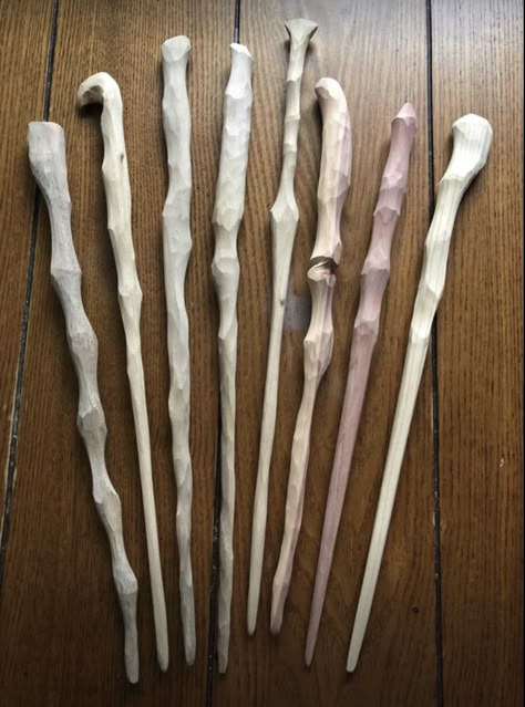 Hand Carved Wooden Wands, Wooden Wands Handmade, Diy With Sticks, Walking Sticks Diy, Wand Carving, Carved Staff, Diy Wands, Carved Walking Sticks, Stick Carving