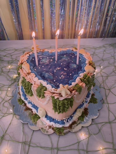 Mermaid Cake Aesthetic, Mermaid Birthday Aesthetic, Mermaid Vintage Cake, Mermaid Core Birthday Party, Ocean Birthday Party Ideas, Beachy Cake Ideas, Mermaid Core Decor, Mermaid Aesthetic Party, Mermaid Birthday Party Aesthetic