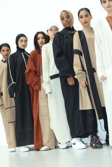 Saeedah Haque is the VFILES designer creating streetwear-inspired abayas | Dazed Abaya Streetwear Style, Streetwear Abaya, Abaya Streetwear, Hijab Street Fashion, Abaya Ideas, Hijab Streetwear, Islamic Wear, Abaya Outfit, Muslim Style