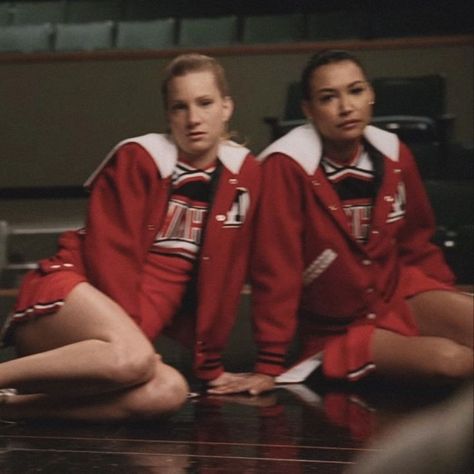 Santana And Brittany, Glee Santana And Brittany, Brittany And Santana, Becca Tobin, Glee Fashion, Heather Morris, Glee Club, Naya Rivera, Chris Colfer