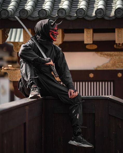 Ninja Japan, Samurai Clothing, Ninja Outfit, Urban Ninja, Black Streetwear, Oni Mask, Techwear Fashion, Japanese Mask, Ninja Art