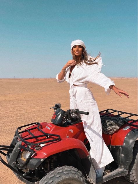 Dahab Outfits Ideas, Outfit Ideas For Desert Safari, Desert Outfit Ideas Morocco, Pyramids Of Giza Outfits, Desert Safari Aesthetic, Dessert Outfit Egypt, Desert Dubai Outfit, Pyramids Egypt Outfit, Sahara Outfit Women