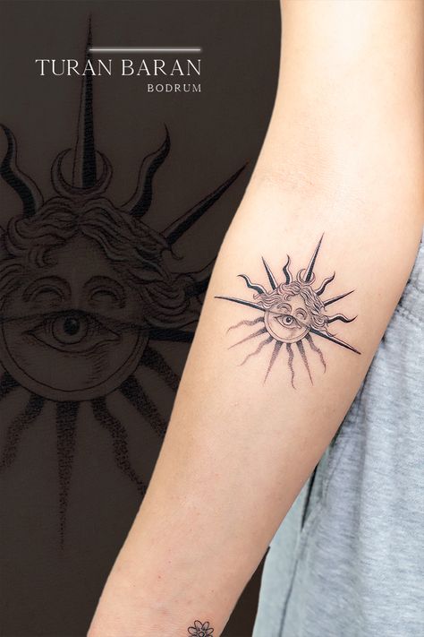 sun tattoo medusa dövme line mnimal realistic tattoo bodrum tattoo turan baran güneş dövmesi Medusa Sun Tattoo, Realistic Sun Tattoo, Tattoo With Sun, June Tattoo, Tattoo Medusa, Tattoo Sun, Small Forearm Tattoos, Sun Tattoos, Medusa Tattoo