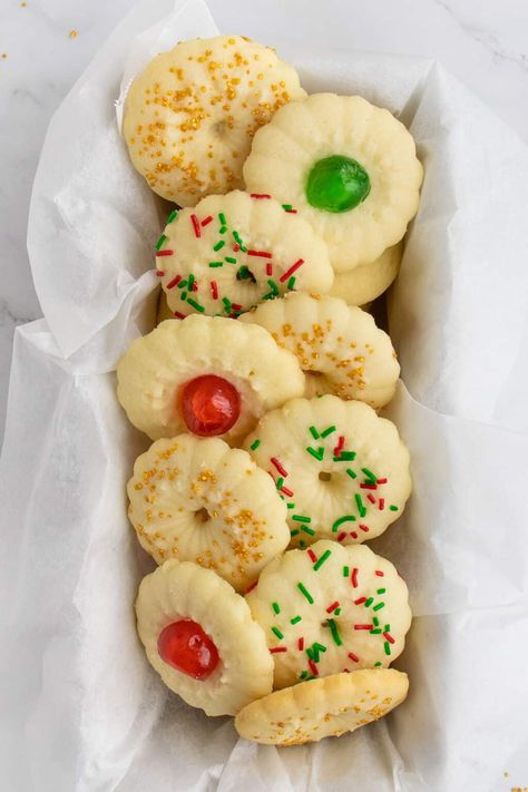 How To Make Perfect Whipped Shortbread - The Kitchen Magpie Whipped Short Bread Cookies Easy, Shortbread Cookie Ideas, Decorated Shortbread Cookies, Whipped Shortbread Cookies Christmas, Christmas Shortbread Cookies, Best Shortbread, Whipped Shortbread, Best Shortbread Cookies, Shortbread Cookies Christmas