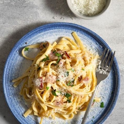 Fettuccine Carbonara Recipe: How to Make It Fettuccine Carbonara, Cheesecake Factory Recipes, Meat Lasagna, Homemade Gnocchi, Italian Pasta Dishes, Carbonara Recipe, Gnocchi Recipes, Zucchini Fries, Baked Ziti