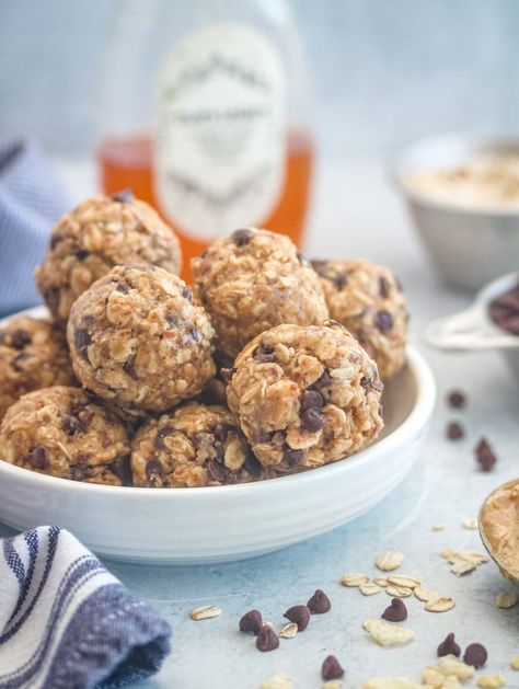 Rice Krispie Energy Balls, Protein Balls Rice Krispies, Energy Balls With Rice Krispies, Protein Balls With Rice Krispies, Powerballs Recipe, Granola Balls, Rice Krispies Recipe, Sports Snacks, Protein Balls Recipes