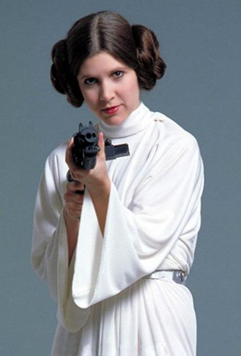 Now do your hair like this, and take a pic. Even in your bathroom Princess Leia Hair, Carrie Fisher Princess Leia, Photos Rares, Leia Star Wars, Star Wars Princess Leia, Star Wars Princess, Star Wars 1977, Star Wars Costumes, Leia Organa