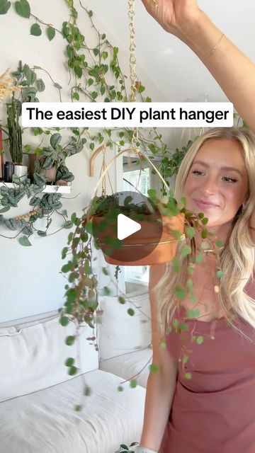 Plants In The Window Ideas, Macrame Multiple Plant Hanger, Diy Hanging Plants Indoor, Hanging Plants Window, Hanging Plants Indoor Ideas, Ways To Hang Plants Indoors, Window Plant Hanger, Diy Indoor Plant Stand, Indoor Hanging Plants