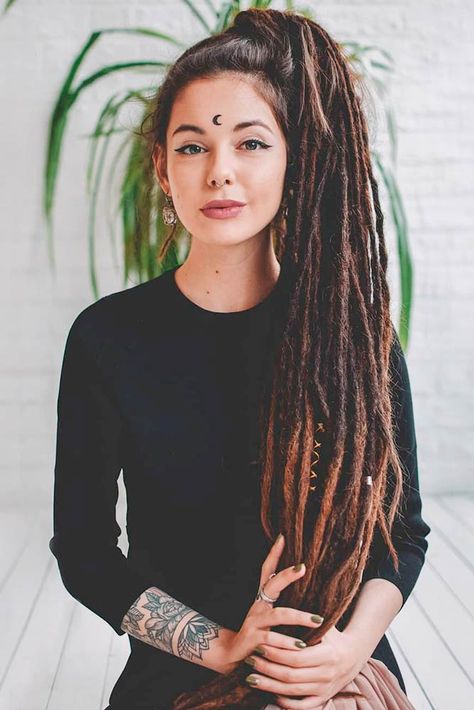 Incredible Dreadlocks And Countless Styles To Sport Them ★ Synthetic Dreadlocks Extensions, Hippie Dreads, Dreadlocks Girl, Dreads Girl, Dreadlock Accessories, Synthetic Dreadlocks, Dreads Styles, Dreadlock Extensions, Dread Hairstyles