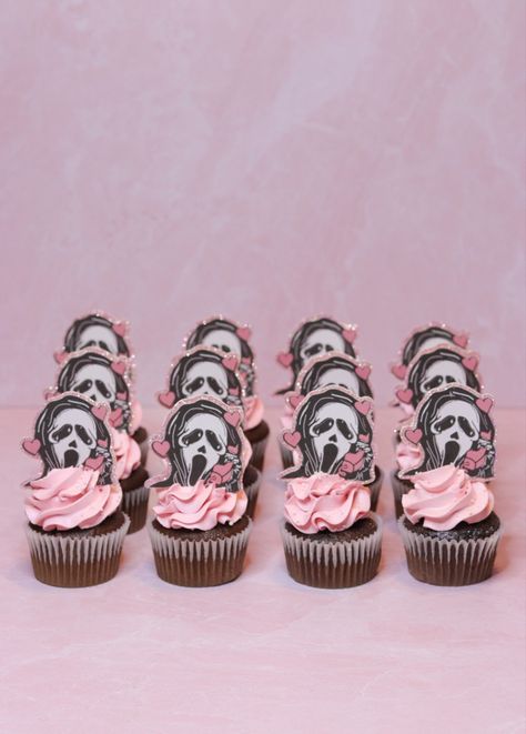 Scream Themed Desserts, Ghost Face Cupcakes, Pink Ghostface Party, Ghostface Strawberries, Ghostface Cupcakes, Scream Birthdays, Scream Movie Cake, Ghost Face Birthday Party, Scream Themed Birthday Parties