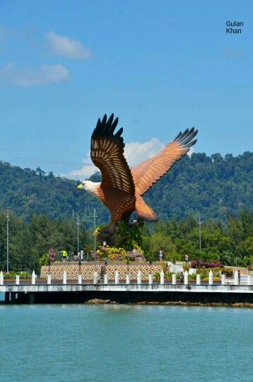 Awesome beauty of Eagle Square, Langkawi Island Malaysia Belitung, Honeymoon Spots, Penang Malaysia, Malaysia Travel, Iconic Buildings, New Zealand Travel, Dream Travel Destinations, Amazing Places, Holiday Destinations