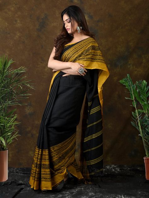 Bengali Saree, Fashionable Saree, Khadi Cotton Saree, Khadi Saree, Cotton Saree Designs, Fancy Sarees Party Wear, Indian Fashion Saree, Yellow Saree, Jamdani Saree