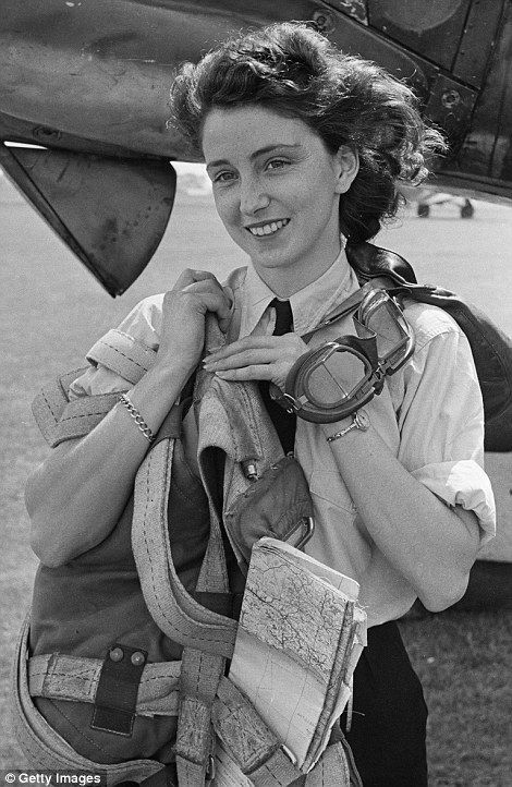 Women in WWII - Maureen Dunlop de Popp: BFD Ww2 Women, Wwii Women, 1940s Outfits, Female Pilot, Poster Girl, Aviators Women, Brave Women, Battle Of Britain, Nose Art