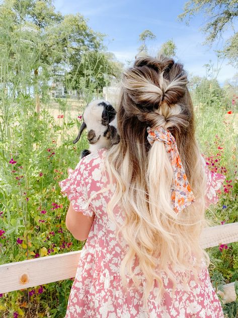 Hair Braid #farmgirl #babygoatsofinstagram #flowers #flowerfarmer #farmhouseinspired #farmsofinstagram #homestead #hairstyles #braidinghair #braidedhairstyle #blonde #homesteading #countrysamplermagazine #countryhomemag #babygoats #farmgirl #countrylifestyle #ootd #livingthecountrylife #howihaven #seeksimplicity #hobbyfarmer #goatsandgardens #cozyhomesteadliving #modfarm #crazygoatlady #countrylivingmag #countryliving #hairscrunchie #hairscarf #wildflowers #wavyhair #mermaidhair Homestead Hairstyles, Farm Girl Hairstyles, Thermaland Oaks, Girl Hairdos, Country Things, Horse Games, Baby Goat, Country Style Outfits, Showing Livestock