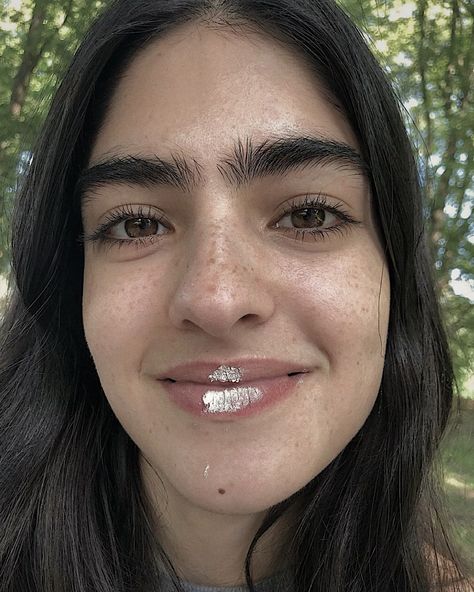 Thick Eyebrows Natural, Natalia Castellar, Big Eyebrows, Get Thick, Long Thick Eyelashes, Straight Eyebrows, Bushy Eyebrows, Thick Brows, Full Brows