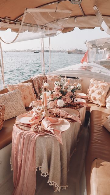 Boat Party Decorations Birthday, Duffy Boat Party Decorations, Birthday Boat Party Ideas, Duffy Boat Party, Boat Birthday Party Ideas Decoration, Boat Picnic, Duffy Boat, Beach Picnic Party, Boat Photoshoot