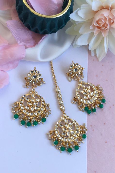 Tikka Set Punjabi, Green Maang Tikka, Jewellery Mirror, Tikka Jewelry, Kundan Jewellery Set, Maang Tikka, Jewelry Mirror, New Earrings, Set Earrings