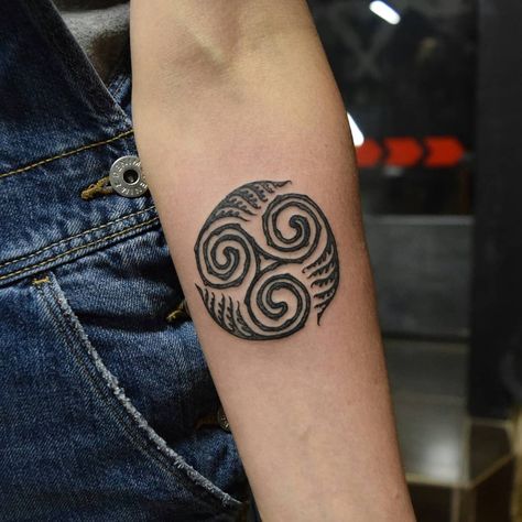 Triskelion Arm Tattoo -lvova_anya Triskelion Tattoo, Druid Tattoo, Celtic Tattoos For Men, Pagan Tattoo, Survivor Tattoo, Celtic Knot Tattoo, Ancient Tattoo, Knot Tattoo, Nordic Tattoo