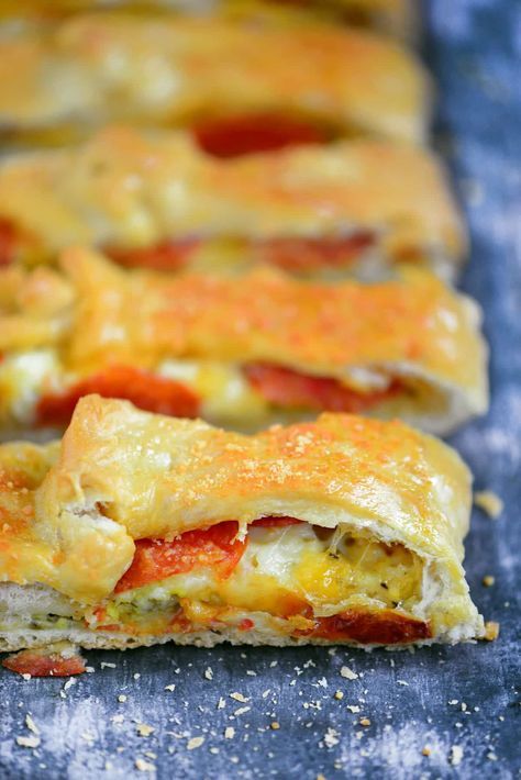 This Easy Pepperoni Stromboli recipe is a family favorite. Crave-worthy bread dough wrapped around layers of cheese and pepperoni! Pepperoni Stromboli Recipe, Pizza Loaf Recipe, Stromboli Recipe Pepperoni, Pepperoni Stromboli, Philo Dough, Easy Stromboli, Stromboli Recipe Easy, Phyllo Dough Recipes, Stromboli Recipe