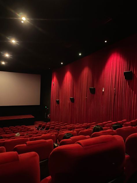 Preppy Movie Theater, Inox Movie Theatre Snap, Movies Theater Aesthetic, Movies Aesthetic Theater, Movie Theatre Snap, Movie Aesthetic Theater, Movie Theater Wallpaper, Cinema Theatre Aesthetic, Movie Theater Snap