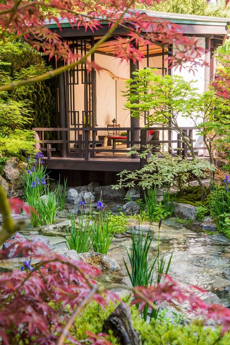 O-mo-te-na-shi no NIWA - The Hospitality Garden by Kazuyuki Ishihara Japanese Garden Decor, Beautiful Japanese Gardens, Small Japanese Garden, Japanese Garden Landscape, Zen Garden Design, Japan Garden, Japanese Garden Design, Asian Garden, Magic Garden