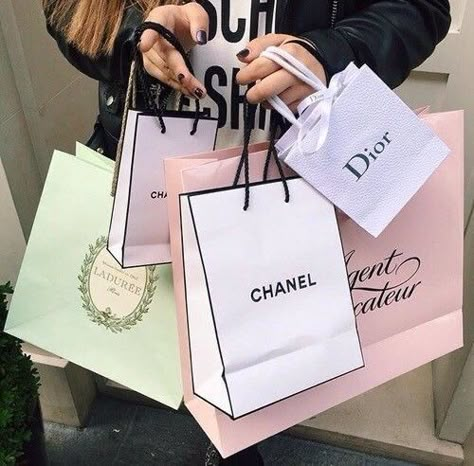 a girl carrying a bunch of designer bags Vision Board Pictures, Dream Vision Board, Rich Girl Aesthetic, Rich Girl Lifestyle, Life Vision Board, Vision Board Manifestation, Rich Lifestyle, Future Lifestyle, Money And Happiness