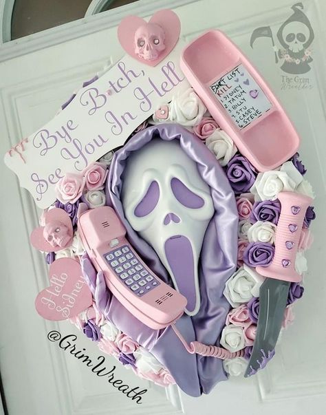 Halloween Costumes 2022, Holiday Wreaths Diy, Creepy Decor, Round Of Applause, Gamer Room Decor, Pretty Halloween, Pastel Halloween, Creepy Christmas, Wreath Project