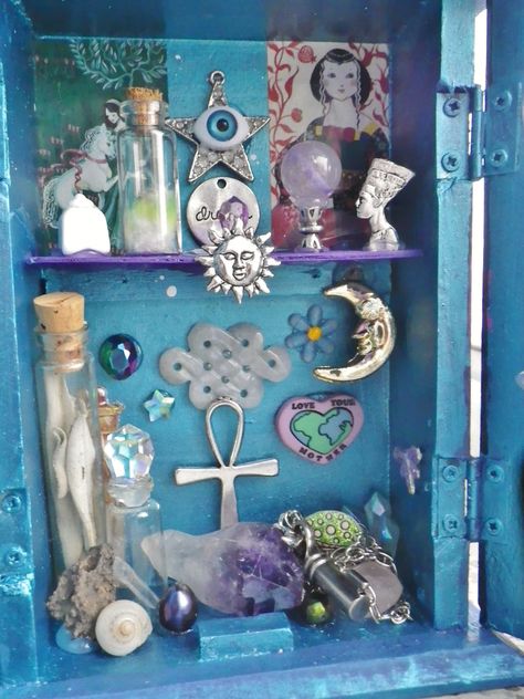 cabinet shrine Storybook Diorama, Witch Shrine, Sea Witchcraft, Shrine Ideas, Miniature Mermaid, Sacred Space Altar, Spiritual Altar, Shrines Art, Mini Altar