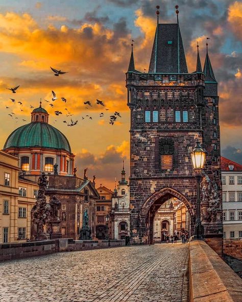 Castle Night, Prague Castle, Prague Czech Republic, Prague Czech, Top Travel Destinations, Architecture Old, Countries Around The World, Most Beautiful Cities, Prague