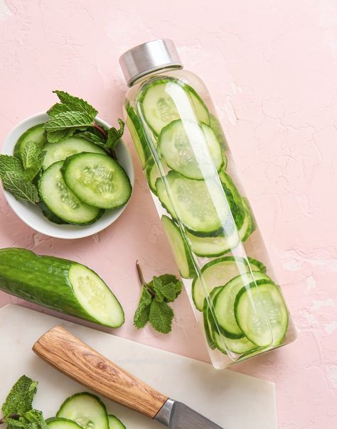 Cucumber Water Aesthetic, Lemon Cucumber Water, Cucumber Water Recipe, Cucumber Water Benefits, Benefits Of Cucumber, Cucumber Health Benefits, 500 Calories Recipes, Fruit Infused Water Recipes, Cucumber Benefits