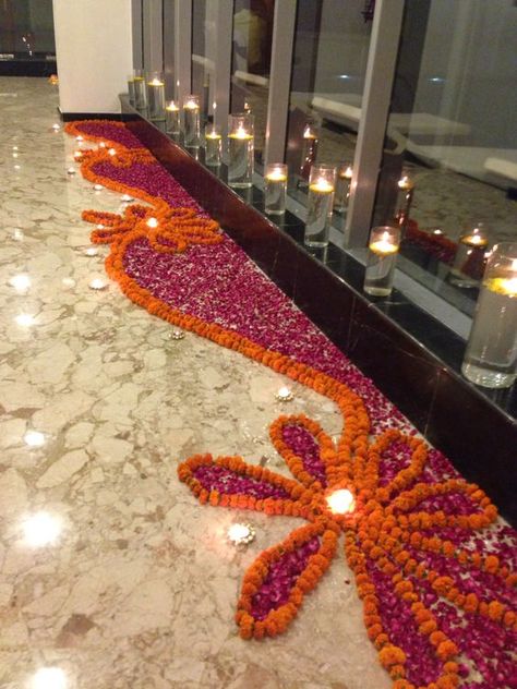 Rangoli Simple, Diwali Decorations At Home, Wedding Entrance Decor, Diy Diwali Decorations, Simple Rangoli Designs Images, Diwali Diya, Diwali Party, Rangoli Ideas, Flower Decorations Diy