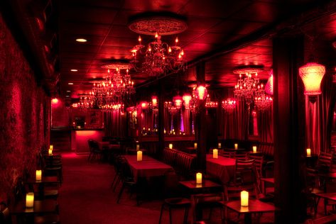 In The Spirit of La La Land, 13 of the Best Jazz Clubs From Around the World Lady Lounge, Lounge Aesthetic, Speakeasy Decor, Jazz Clubs, Jazz Lounge, San Myshuno, Seat Cupra, Green Lady, Nightclub Design