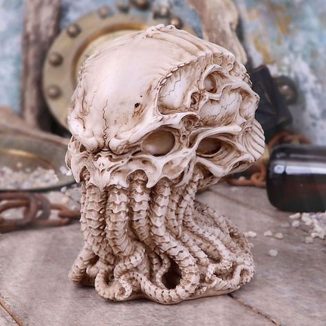 Cthulhu Statue, Natural Crystals Rocks, Octopus Crafts, Halloween Skeleton Decorations, Skull Statue, Skeleton Decorations, Cthulhu Mythos, Gothic Home, Outdoor Statues